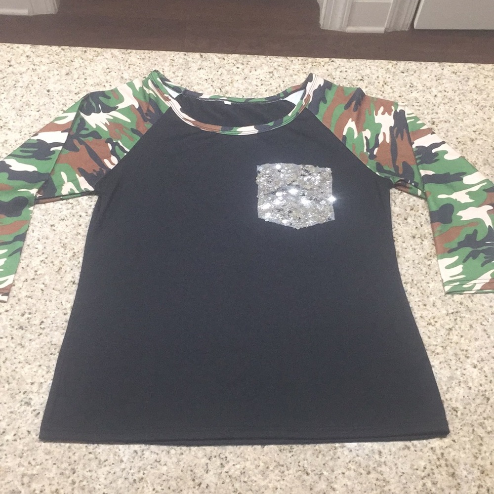 NWOT Black & Camo 3/4 sleeve top